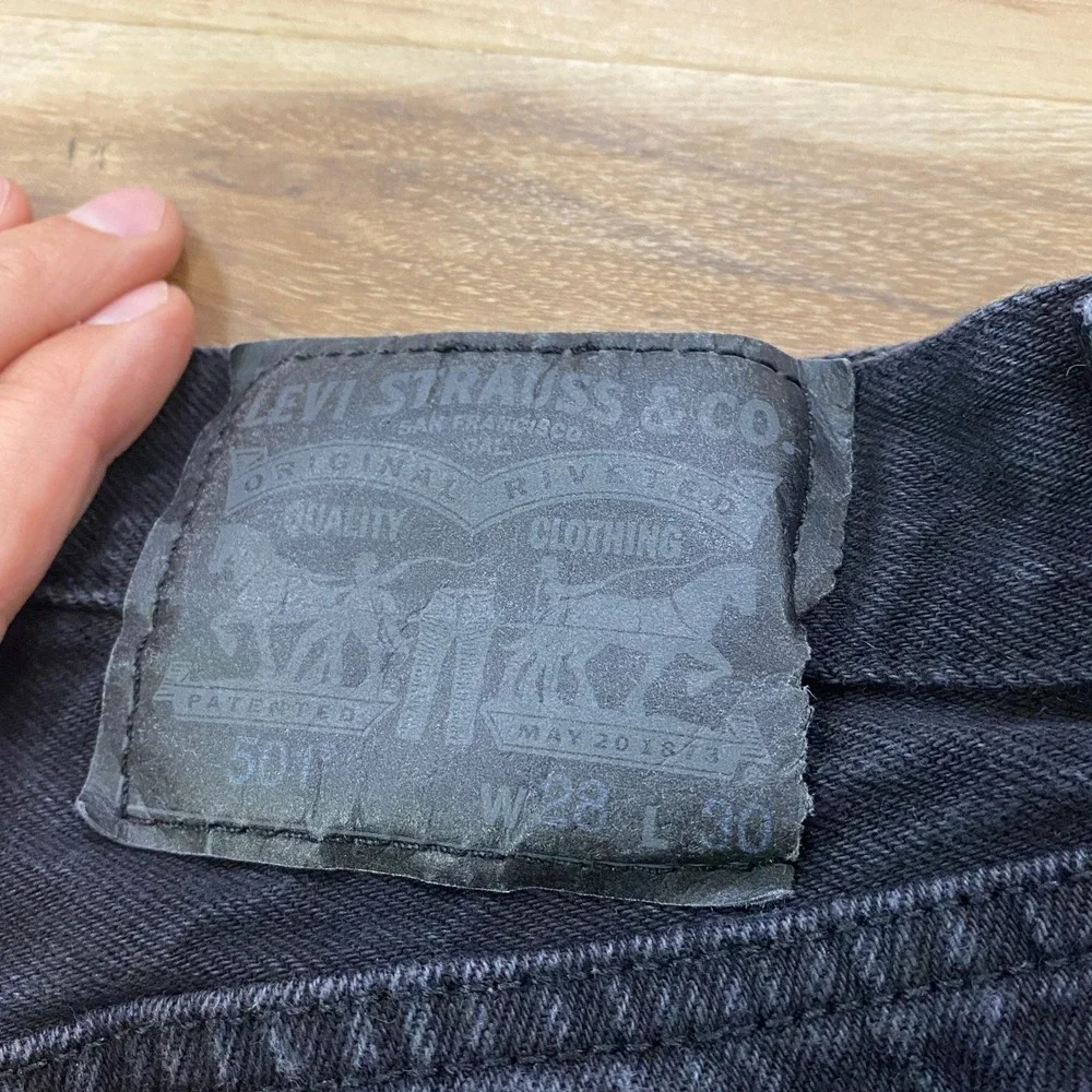 Levi's 501 Jeans Size 28x28 Straight Leg 100% Cotton Black Denim Mens
